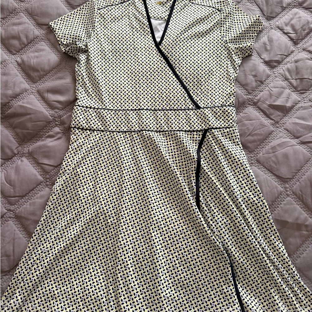 Attack Life by Greg Norman Cream and Black Printed Wrap-Style Mini Dress